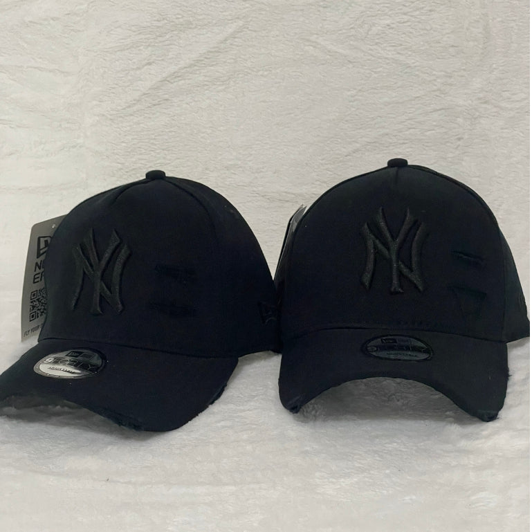 Boné Aba Curva com Detalhe de Rasgo - NY New York