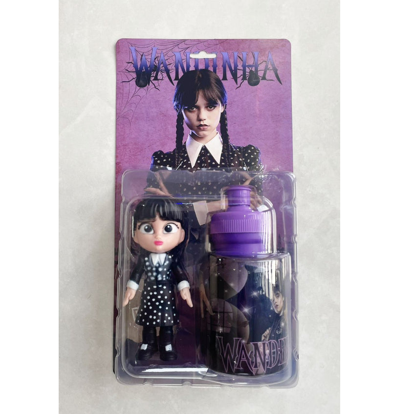 Boneca da Wandinha - Família Adams + Garrafinha 300ml
