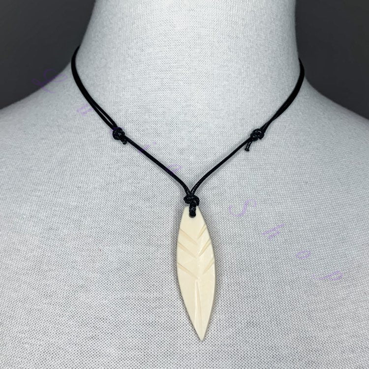 Colar de Pingente Prancha de Surf em Osso Natural - Kaype Store