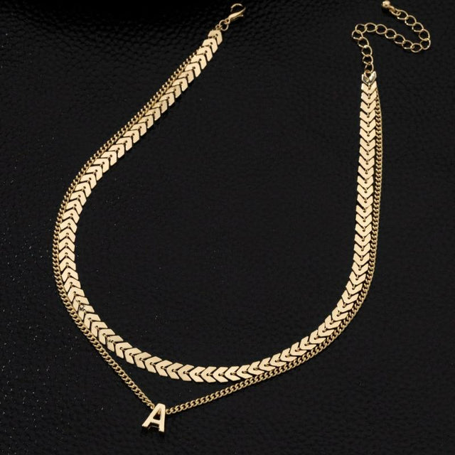 Colar Multicamadas Escama de Peixe com Pingente de Letra Dourado - Kaype Store