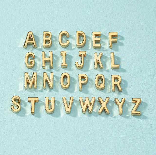 Colar Multicamadas Escama de Peixe com Pingente de Letra Dourado - Kaype Store