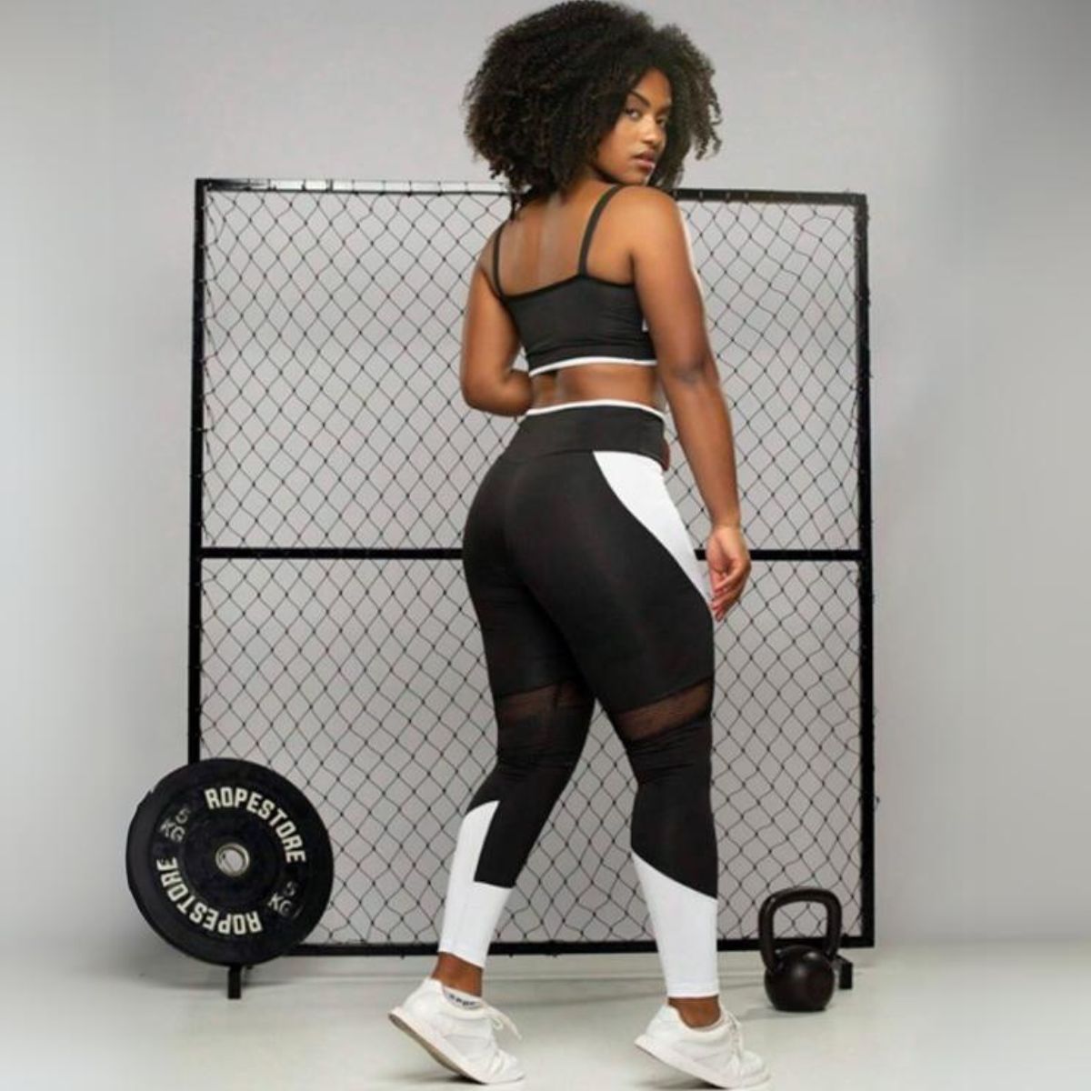 Conjunto Esportivo Calça e Top - Preto e Branco