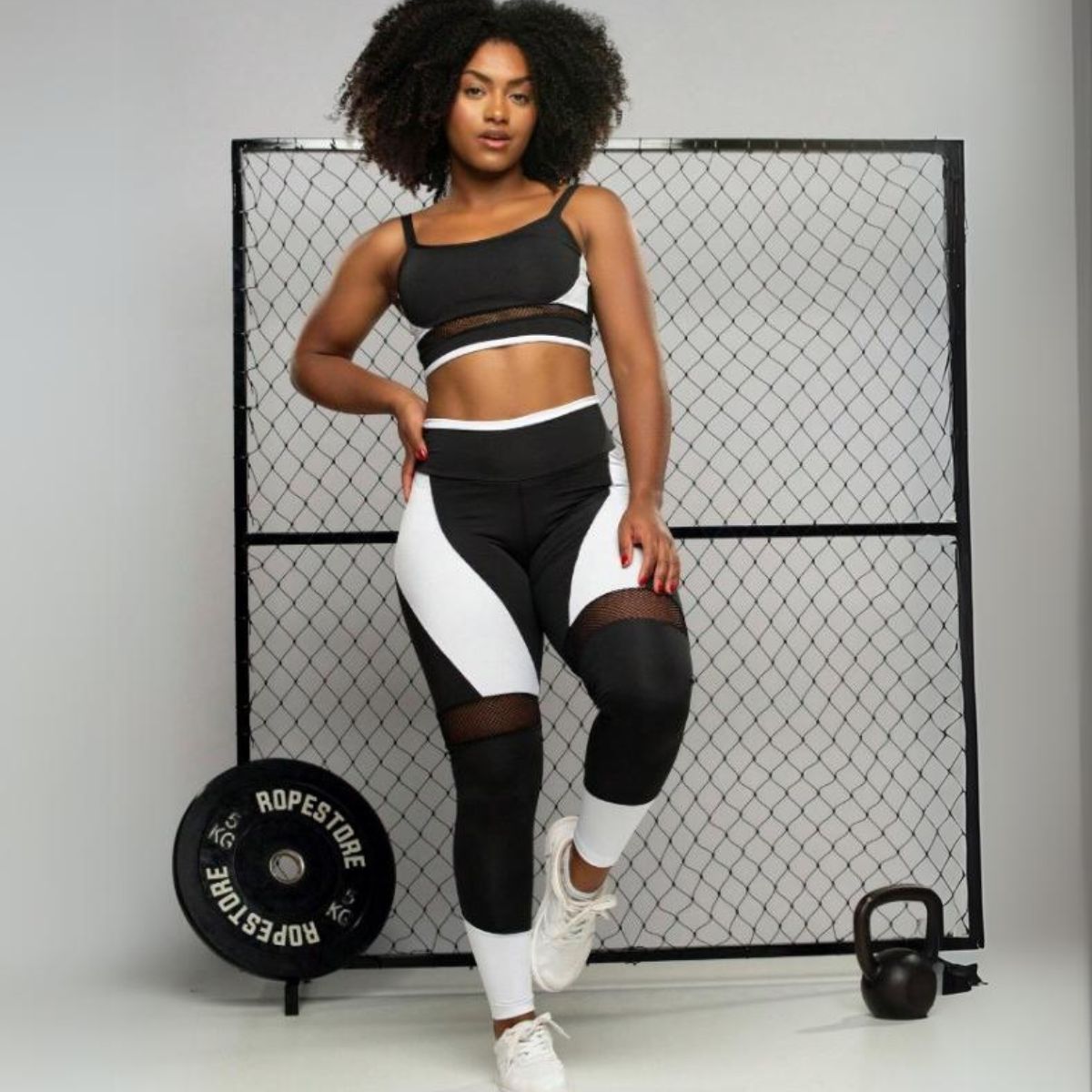 Conjunto Esportivo Calça e Top - Preto e Branco