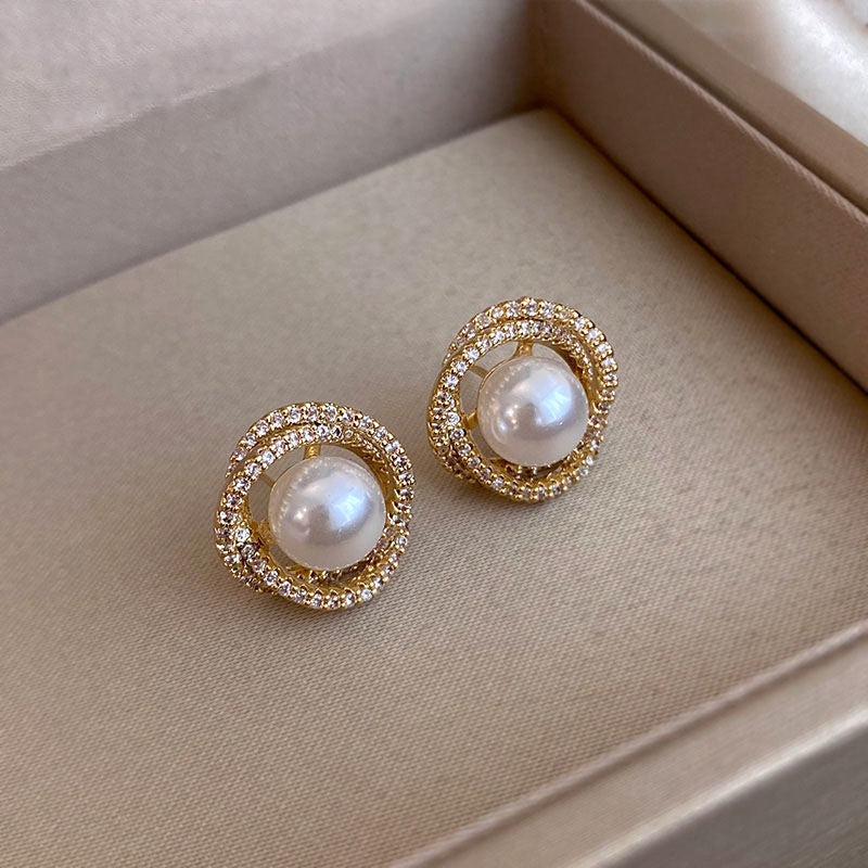Brinco Dourado com Pérola - Kaype Store